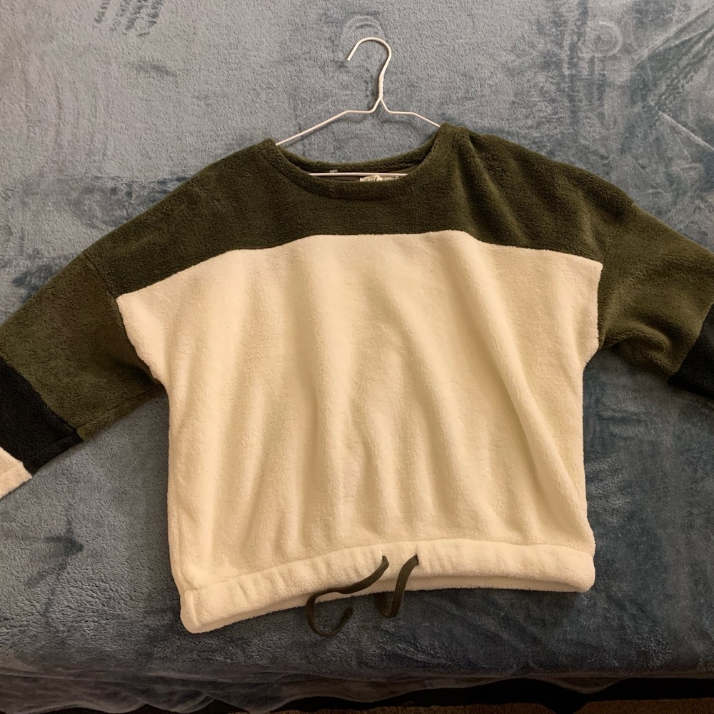 Cropped Derek Heart Polyester Sweater